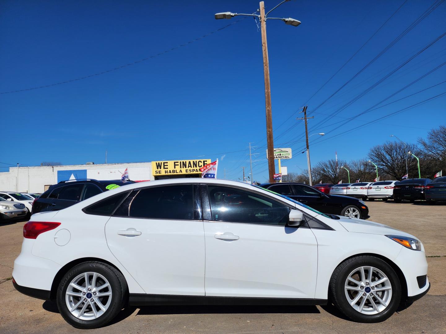 2016 WHITE Ford Focus SE (1FADP3F24GL) with an 2.0L L4 DOHC 16V engine, AUTO transmission, located at 2660 S.Garland Avenue, Garland, TX, 75041, (469) 298-3118, 32.885551, -96.655602 - Welcome to DallasAutos4Less, one of the Premier BUY HERE PAY HERE Dealers in the North Dallas Area. We specialize in financing to people with NO CREDIT or BAD CREDIT. We need proof of income, proof of residence, and a ID. Come buy your new car from us today!! This is a Super Clean 2016 FORD FOCUS - Photo#2